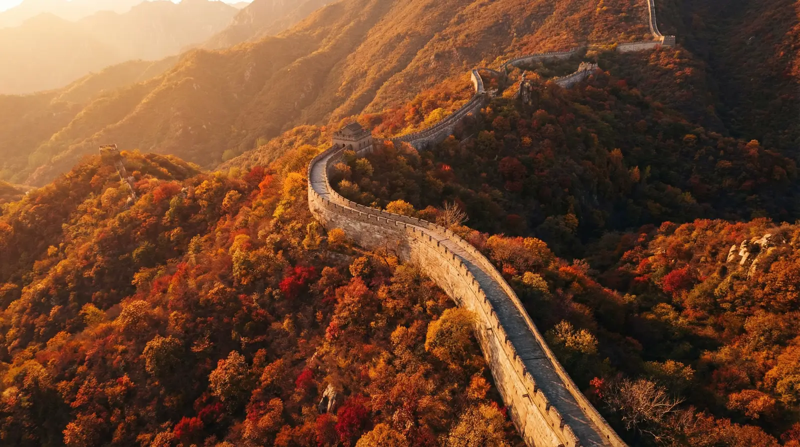 同事三分亲 秋日长城航拍全景